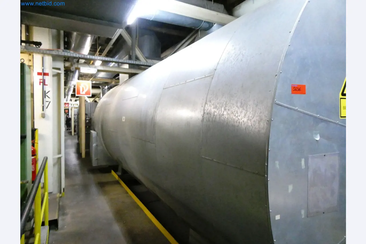 Roboty, sprzęt spawalniczy i akcesoria montażowe z branży motoryzacyjnej-1