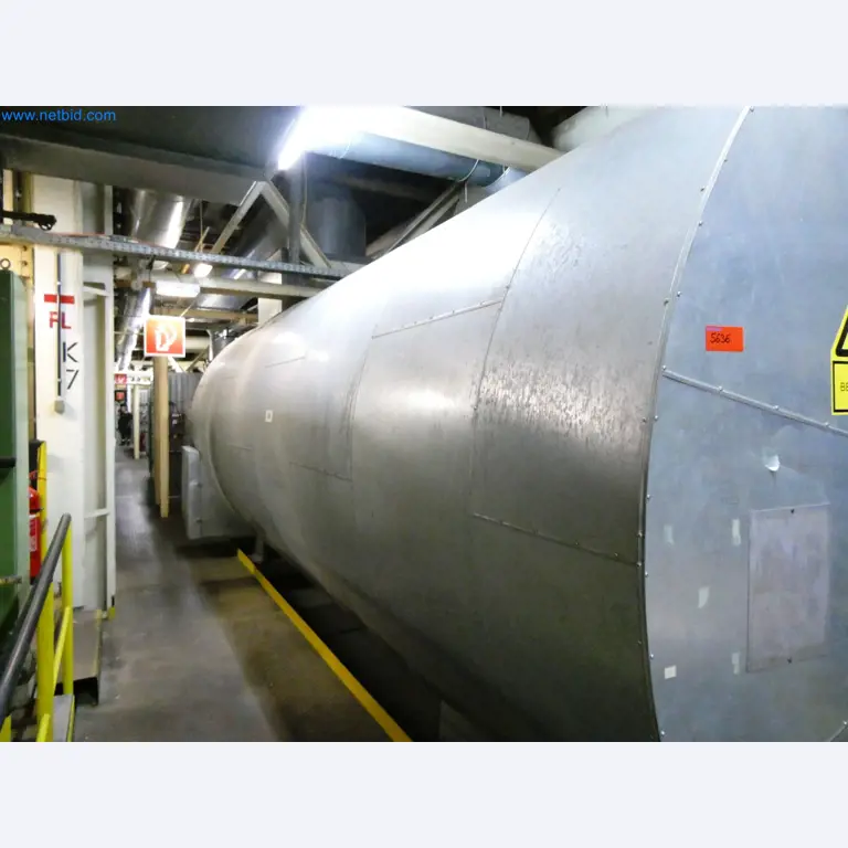 Roboty, sprzęt spawalniczy i akcesoria montażowe z branży motoryzacyjnej-1