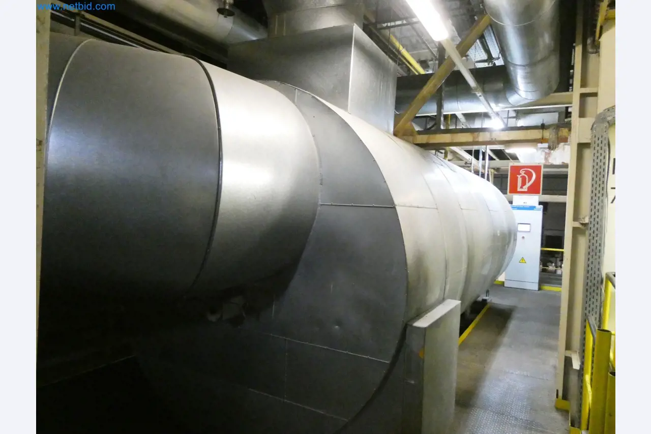 Roboty, sprzęt spawalniczy i akcesoria montażowe z branży motoryzacyjnej-2