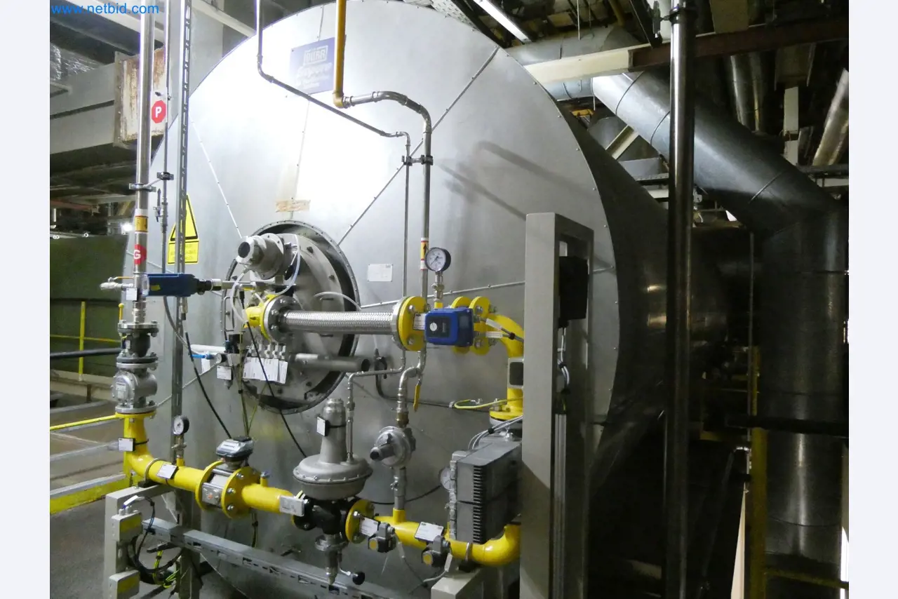 Roboty, sprzęt spawalniczy i akcesoria montażowe z branży motoryzacyjnej-3