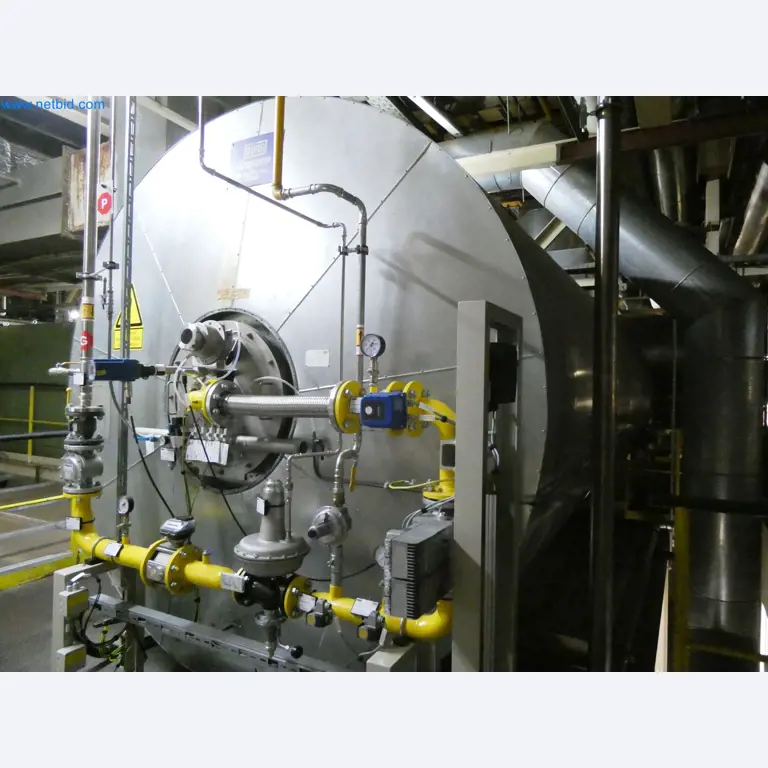 Roboty, sprzęt spawalniczy i akcesoria montażowe z branży motoryzacyjnej-3