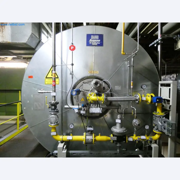 Roboty, sprzęt spawalniczy i akcesoria montażowe z branży motoryzacyjnej-4