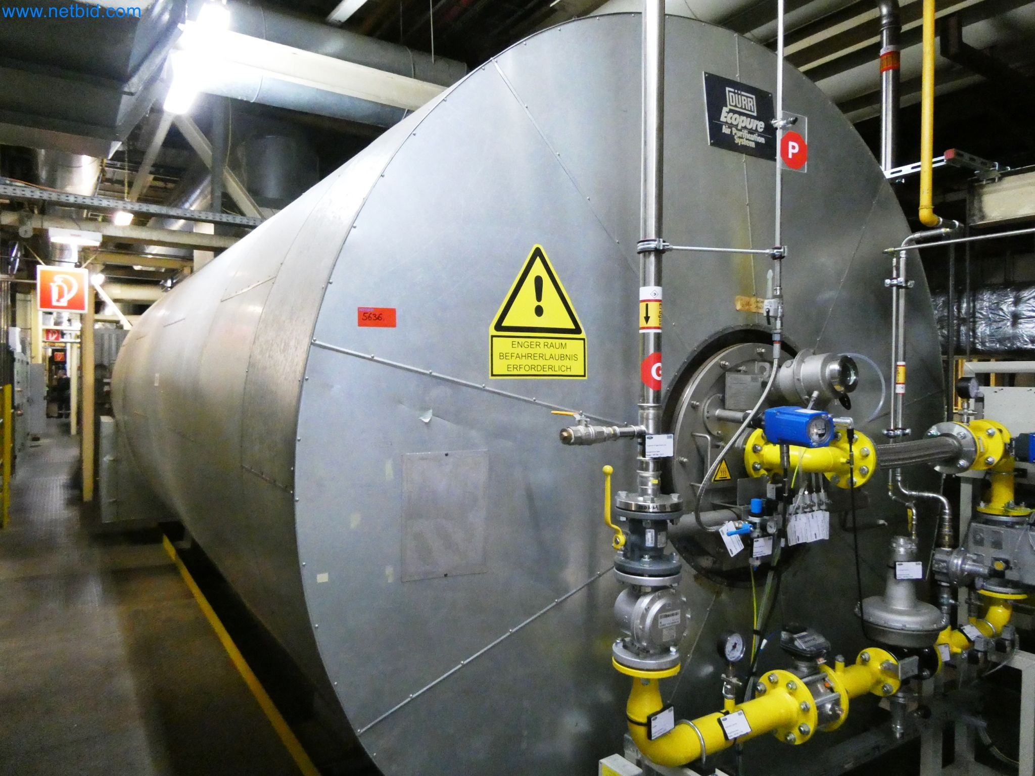 Roboty, sprzęt spawalniczy i akcesoria montażowe z branży motoryzacyjnej-5