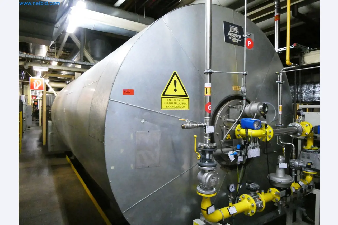 Roboty, sprzęt spawalniczy i akcesoria montażowe z branży motoryzacyjnej-5