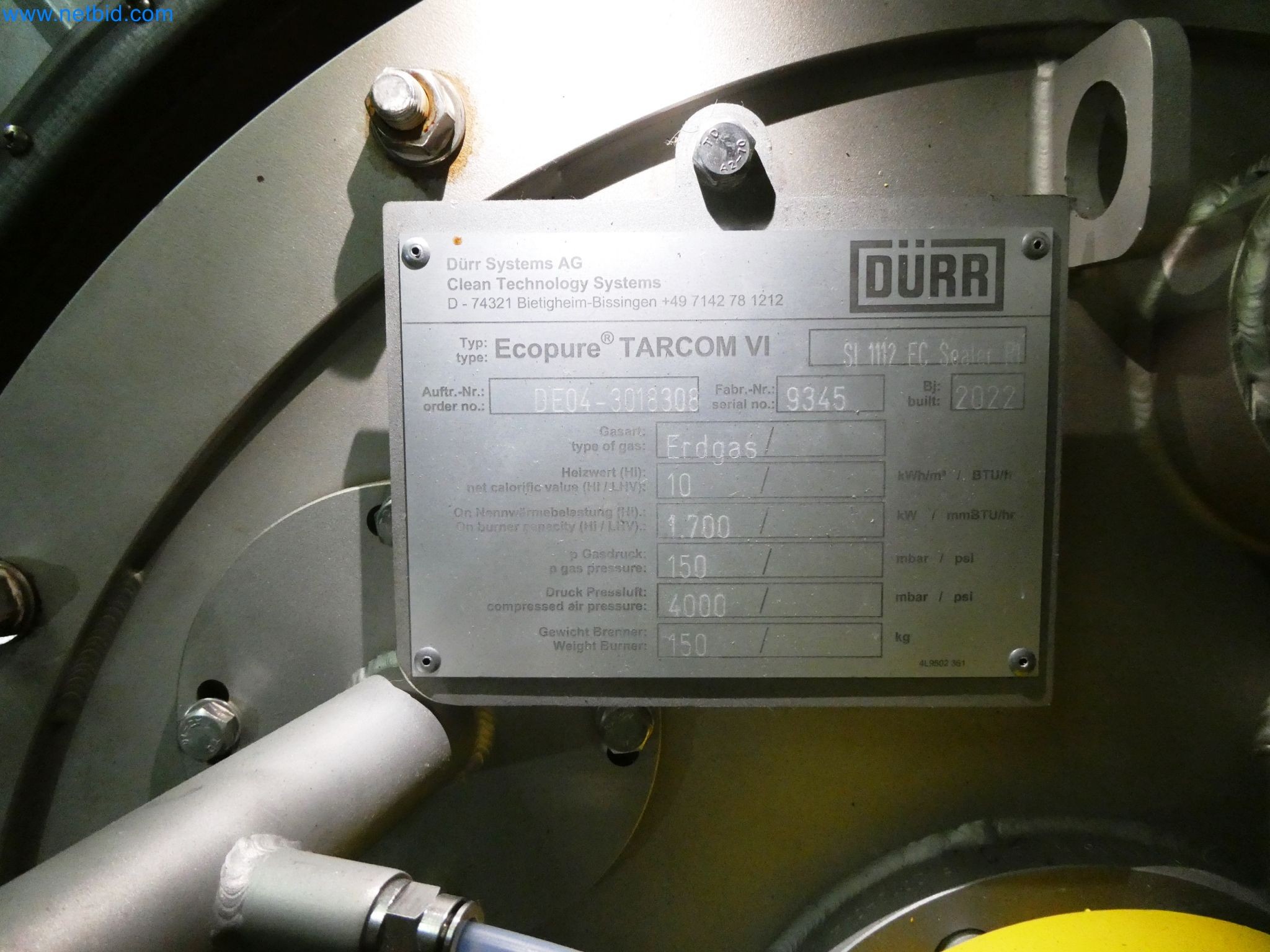 Roboty, sprzęt spawalniczy i akcesoria montażowe z branży motoryzacyjnej-6