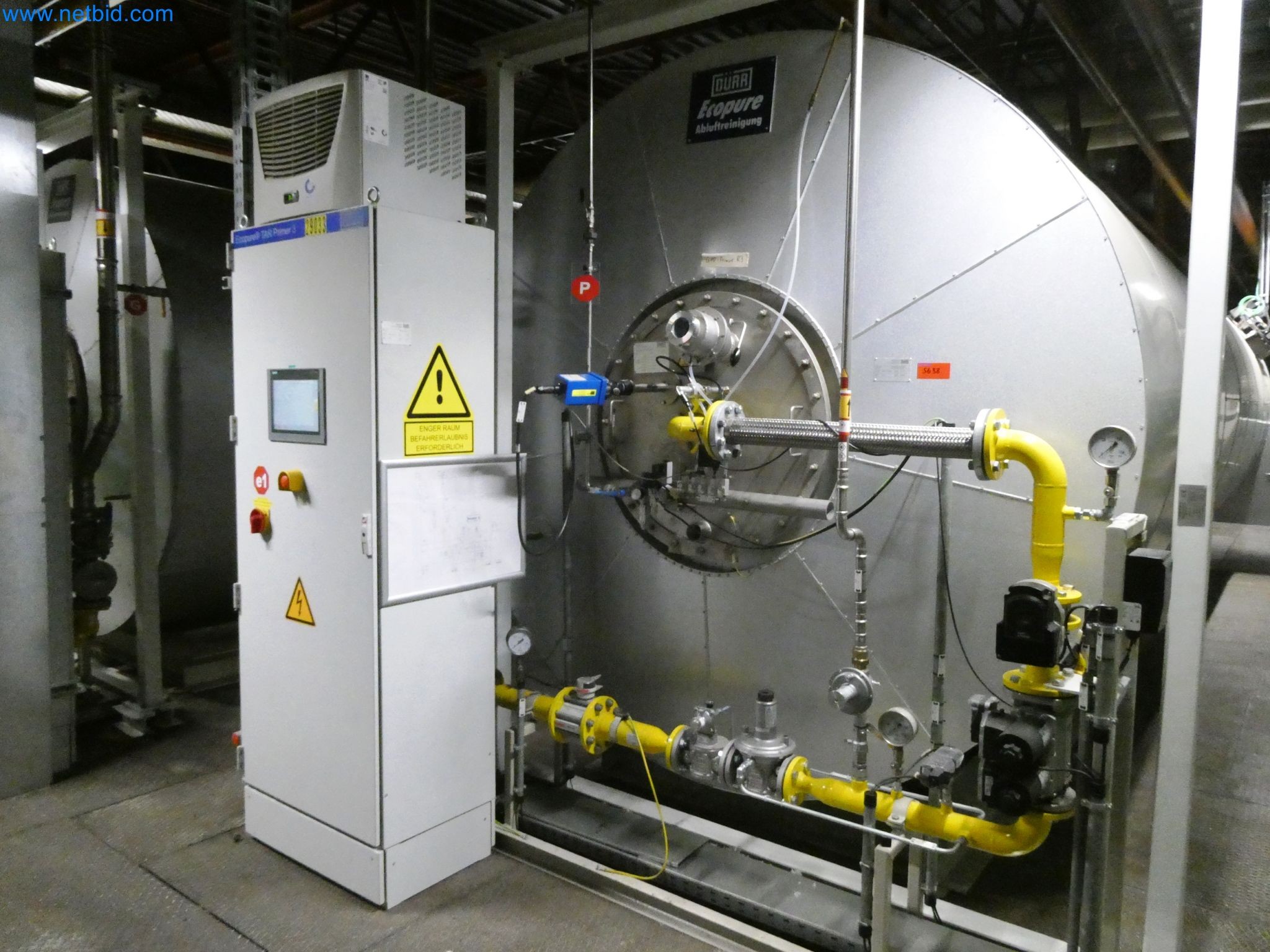 Roboti, varilna oprema in pripomočki za montažo iz avtomobilske industrije-1