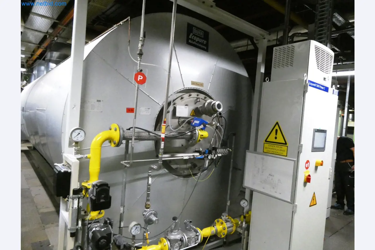 Roboti, varilna oprema in pripomočki za montažo iz avtomobilske industrije-1