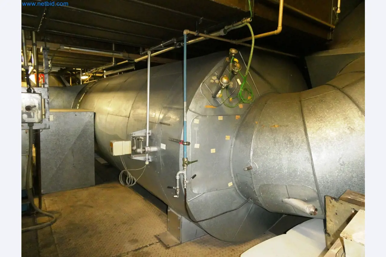 Roboty, sprzęt spawalniczy i akcesoria montażowe z branży motoryzacyjnej-1