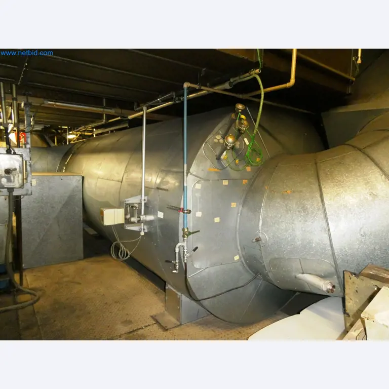 Roboty, sprzęt spawalniczy i akcesoria montażowe z branży motoryzacyjnej-1