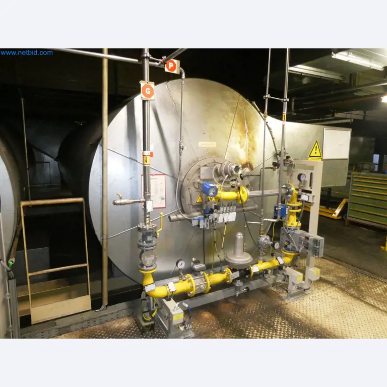 Roboty, sprzęt spawalniczy i akcesoria montażowe z branży motoryzacyjnej-2