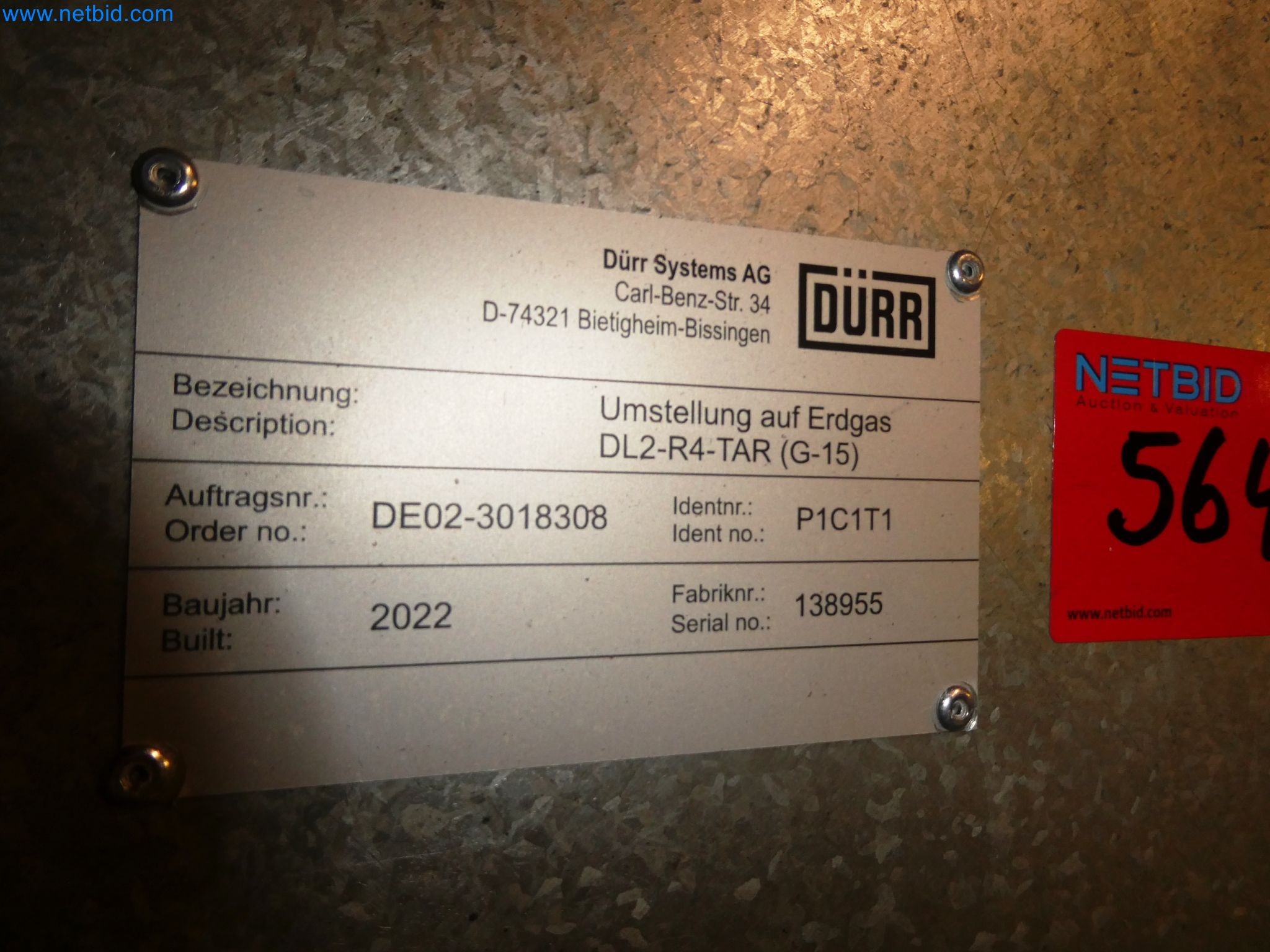 Roboty, sprzęt spawalniczy i akcesoria montażowe z branży motoryzacyjnej-1