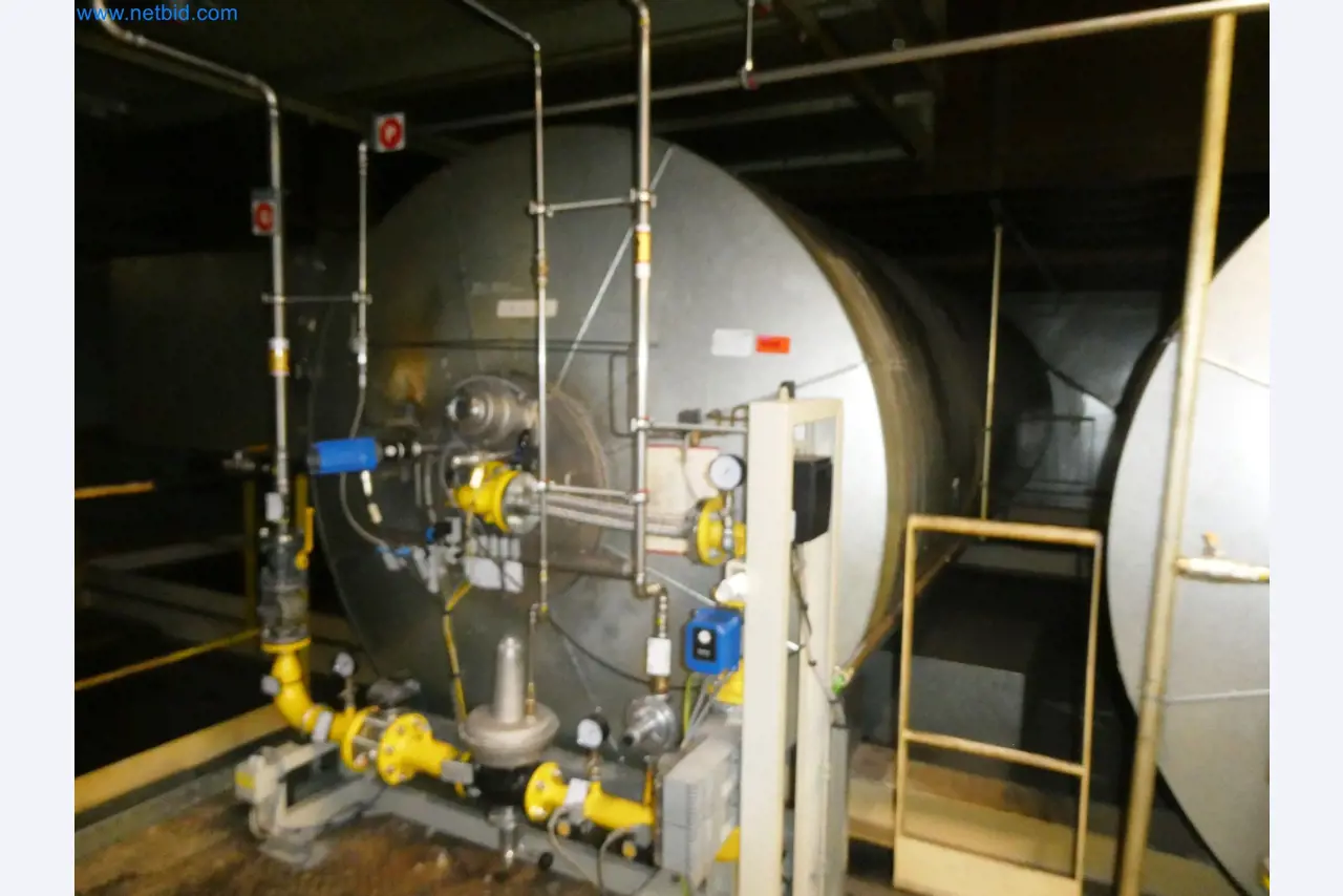 Roboty, sprzęt spawalniczy i akcesoria montażowe z branży motoryzacyjnej-2