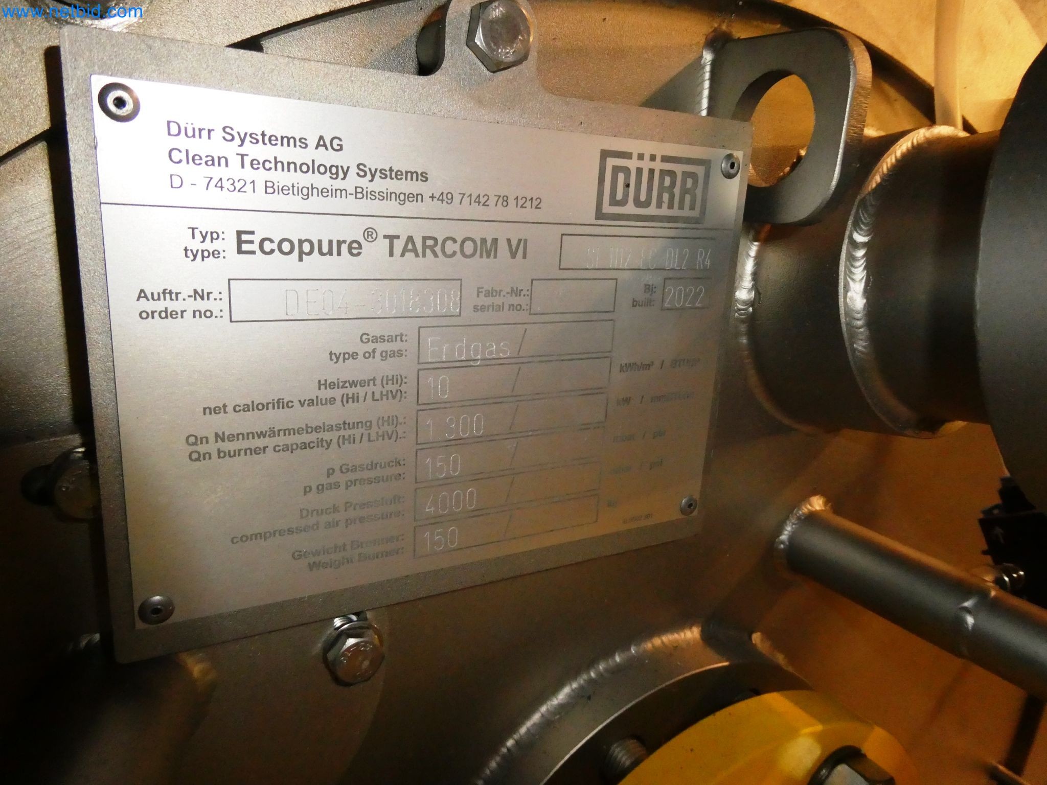 Roboty, sprzęt spawalniczy i akcesoria montażowe z branży motoryzacyjnej-4