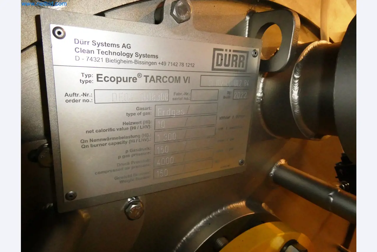 Roboty, sprzęt spawalniczy i akcesoria montażowe z branży motoryzacyjnej-4