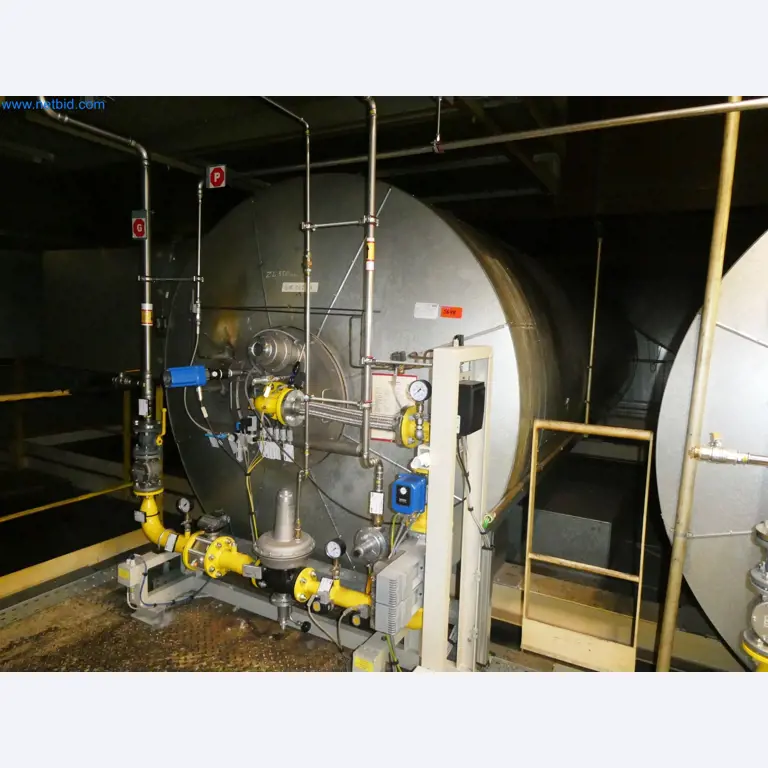 Roboty, sprzęt spawalniczy i akcesoria montażowe z branży motoryzacyjnej-5