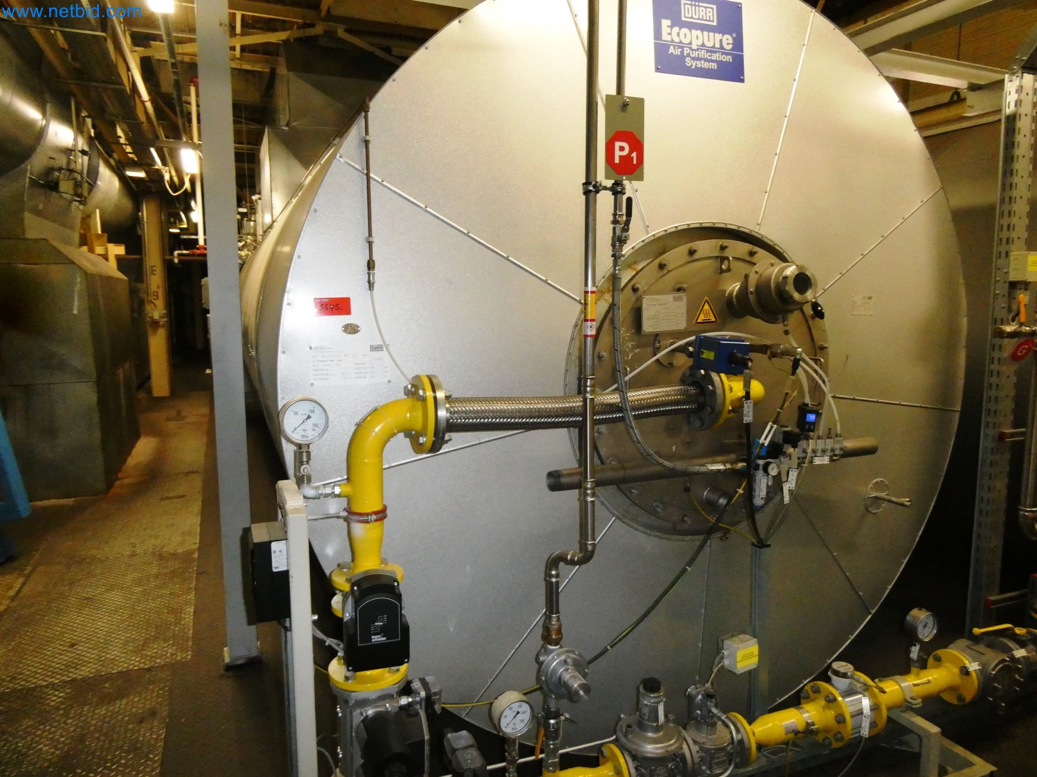 Roboty, svařovací zařízení a montážní příslušenství z automobilového průmyslu-3