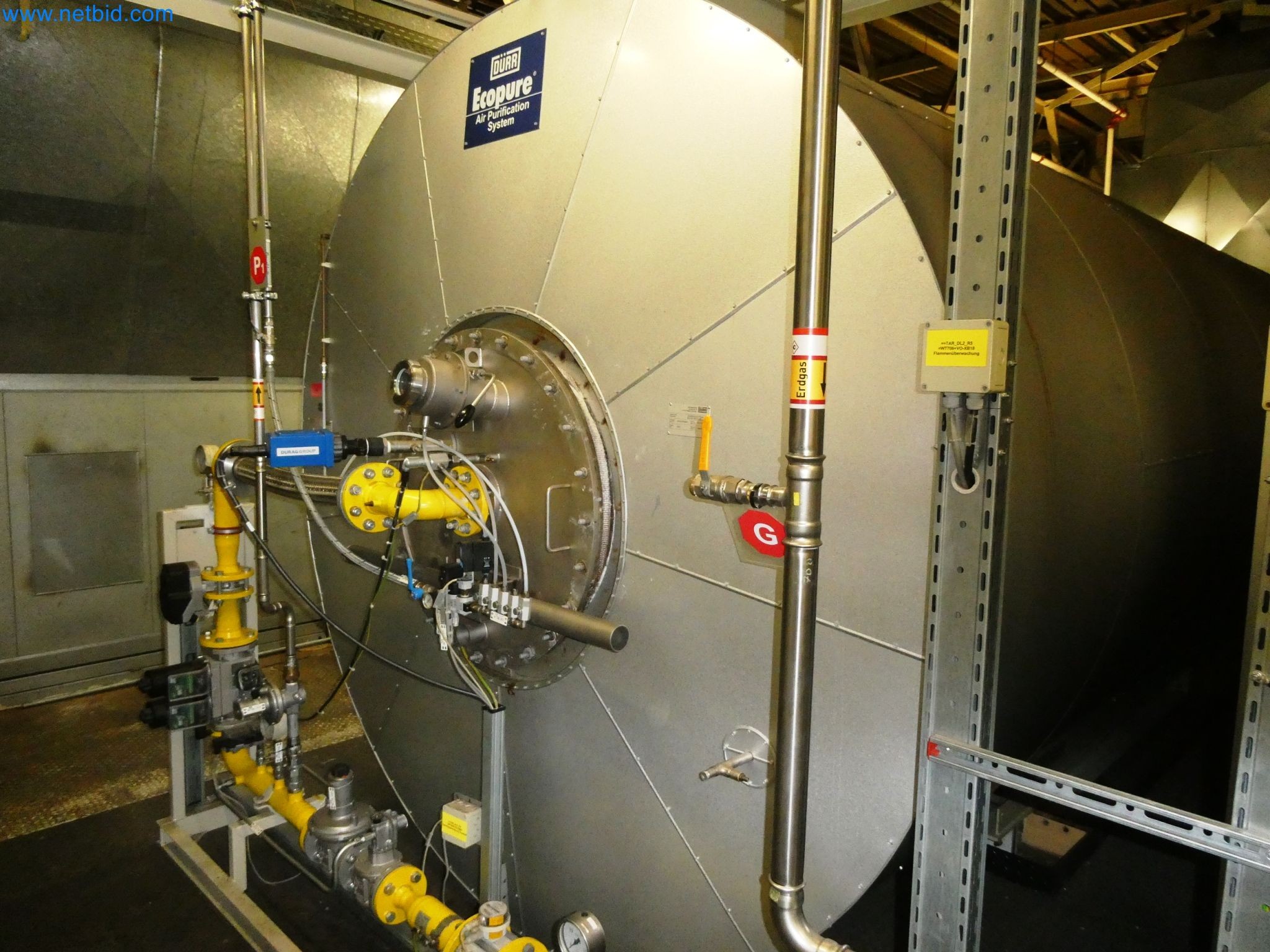 Roboty, svařovací zařízení a montážní příslušenství z automobilového průmyslu-6