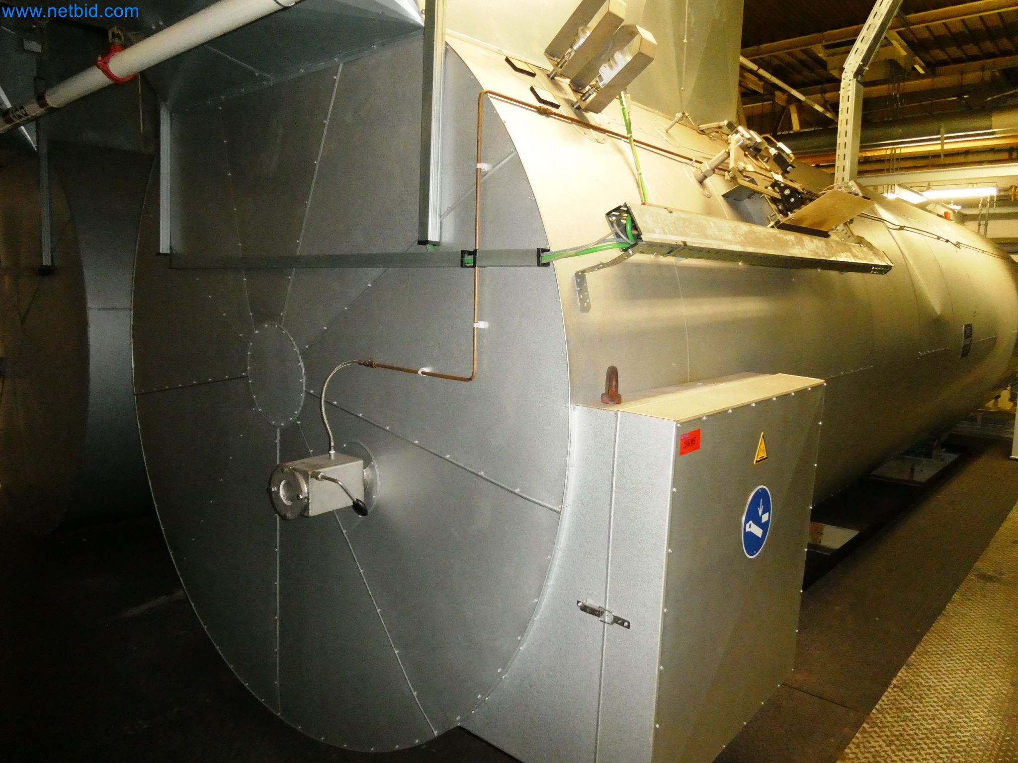 Roboty, svařovací zařízení a montážní příslušenství z automobilového průmyslu-8