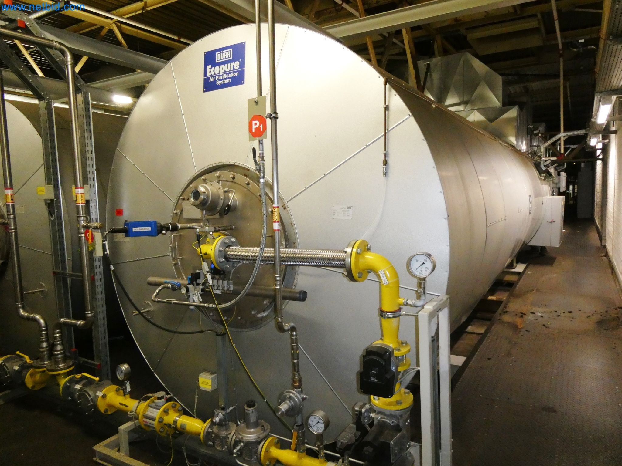 Roboty, svařovací zařízení a montážní příslušenství z automobilového průmyslu-1