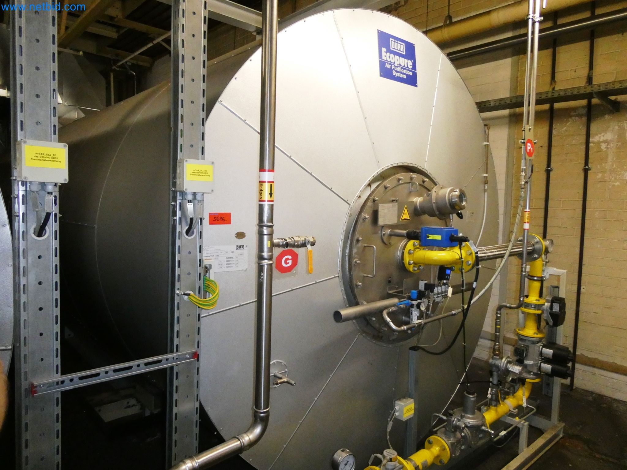 Roboty, svařovací zařízení a montážní příslušenství z automobilového průmyslu-2