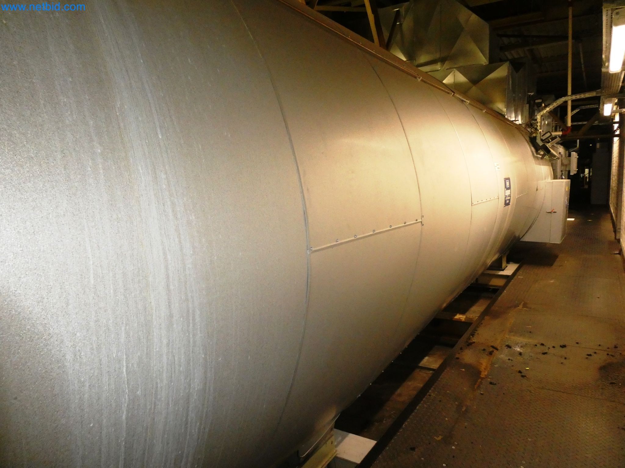 Roboty, svařovací zařízení a montážní příslušenství z automobilového průmyslu-3