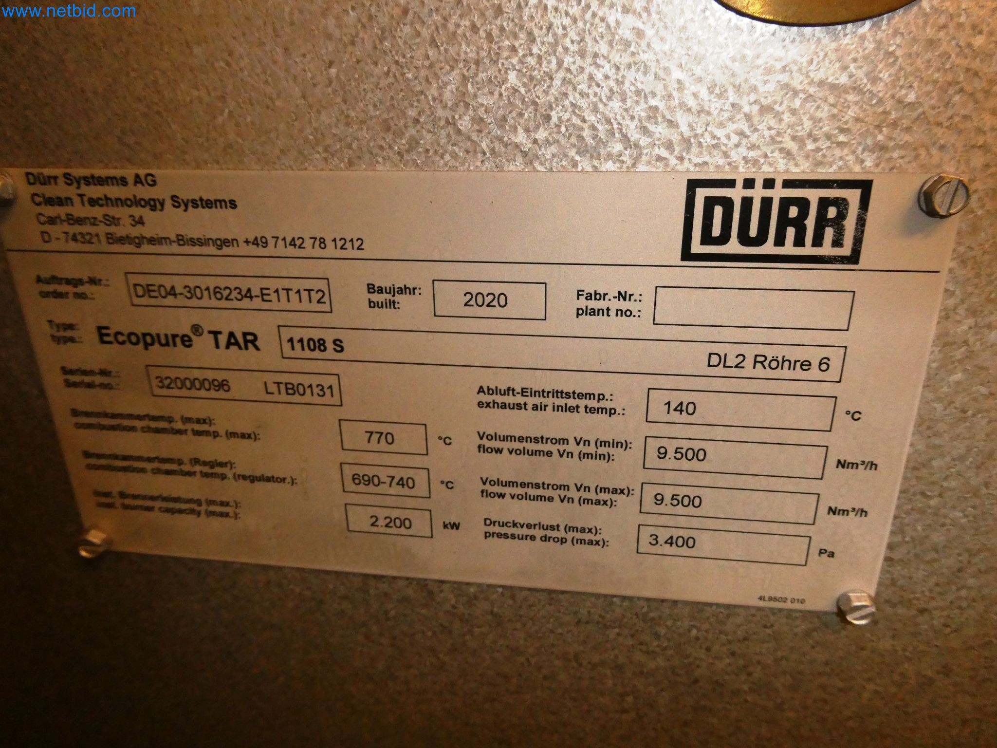 Roboty, svařovací zařízení a montážní příslušenství z automobilového průmyslu-4