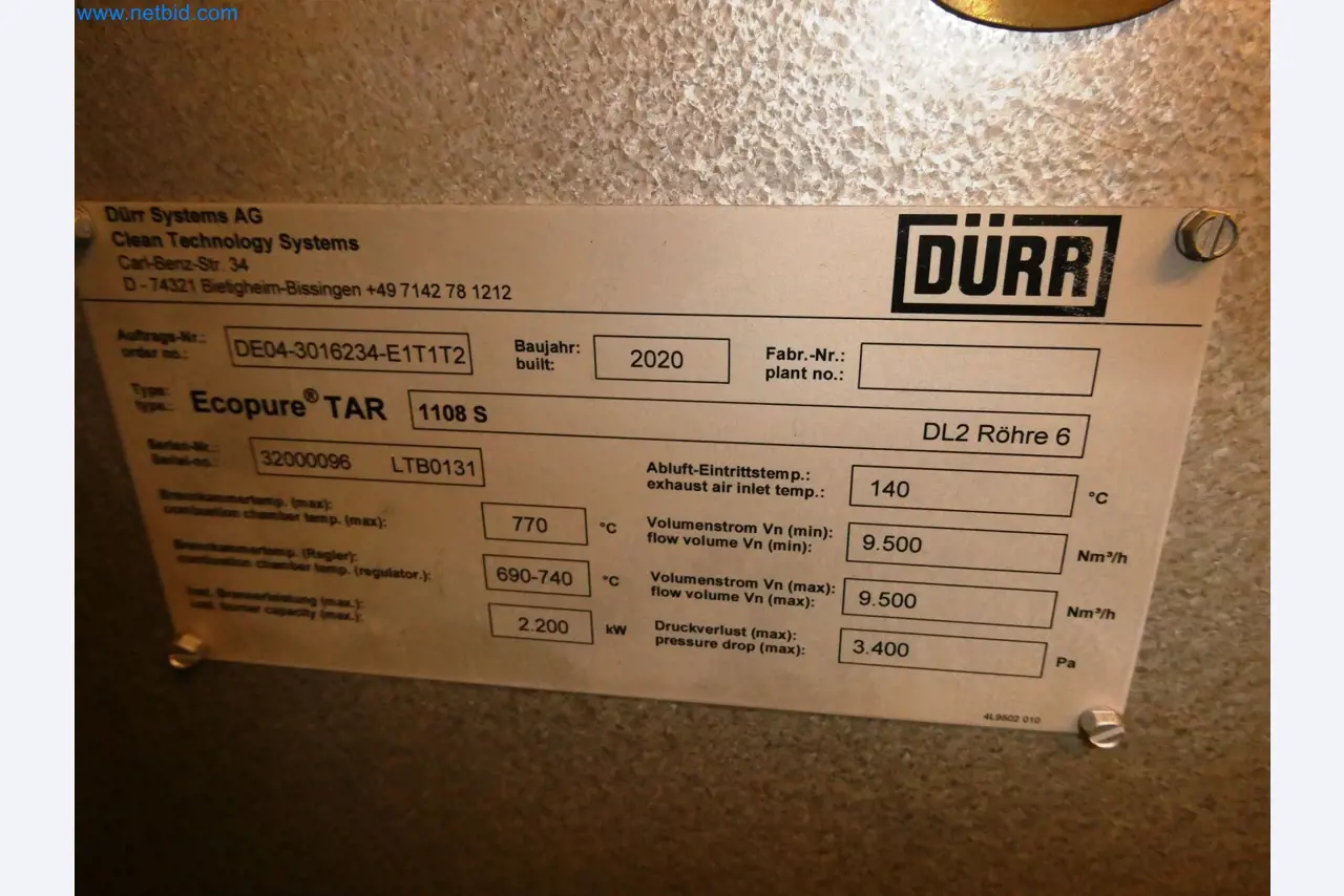 Roboty, svařovací zařízení a montážní příslušenství z automobilového průmyslu-4