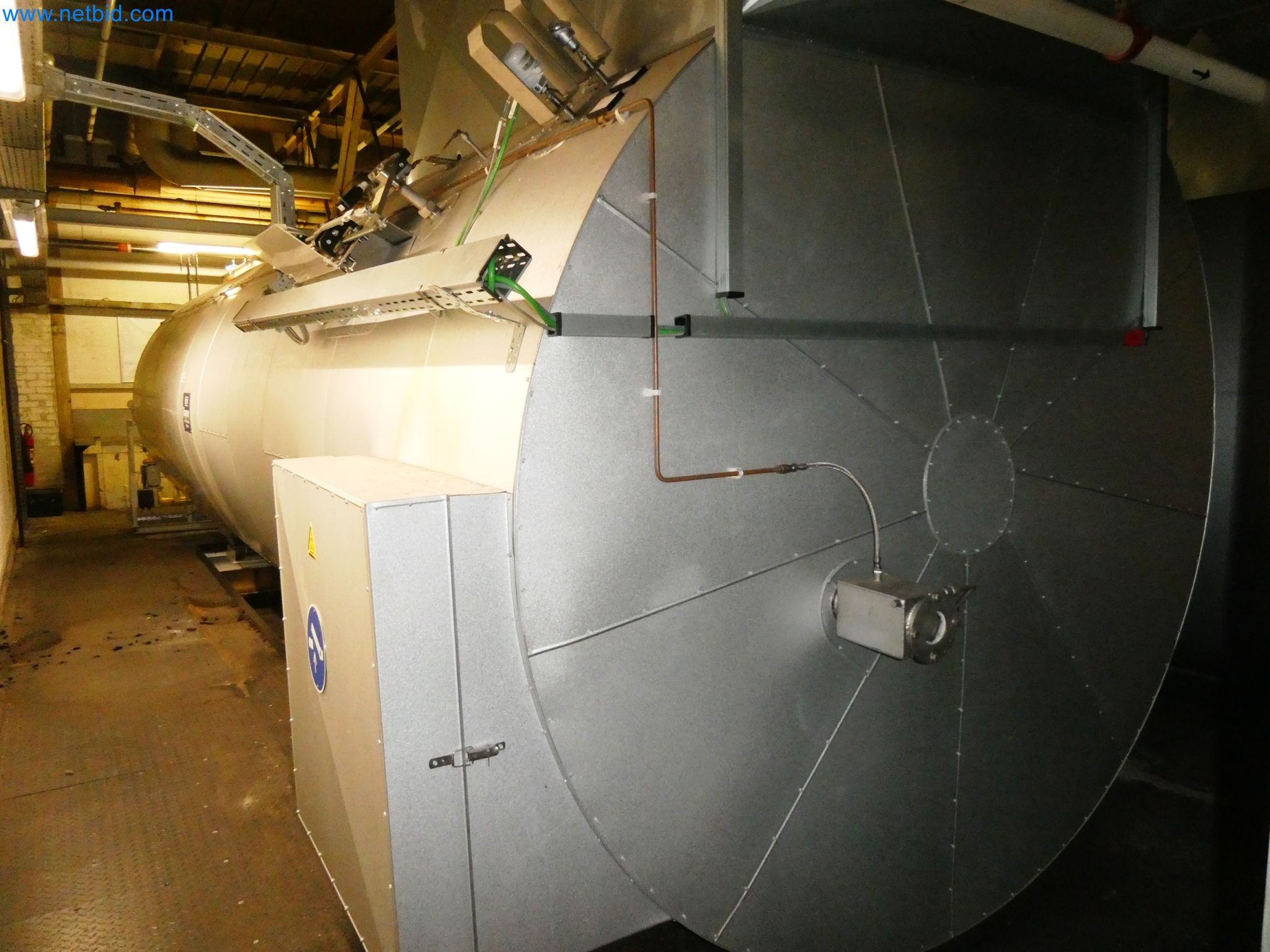 Roboty, svařovací zařízení a montážní příslušenství z automobilového průmyslu-5