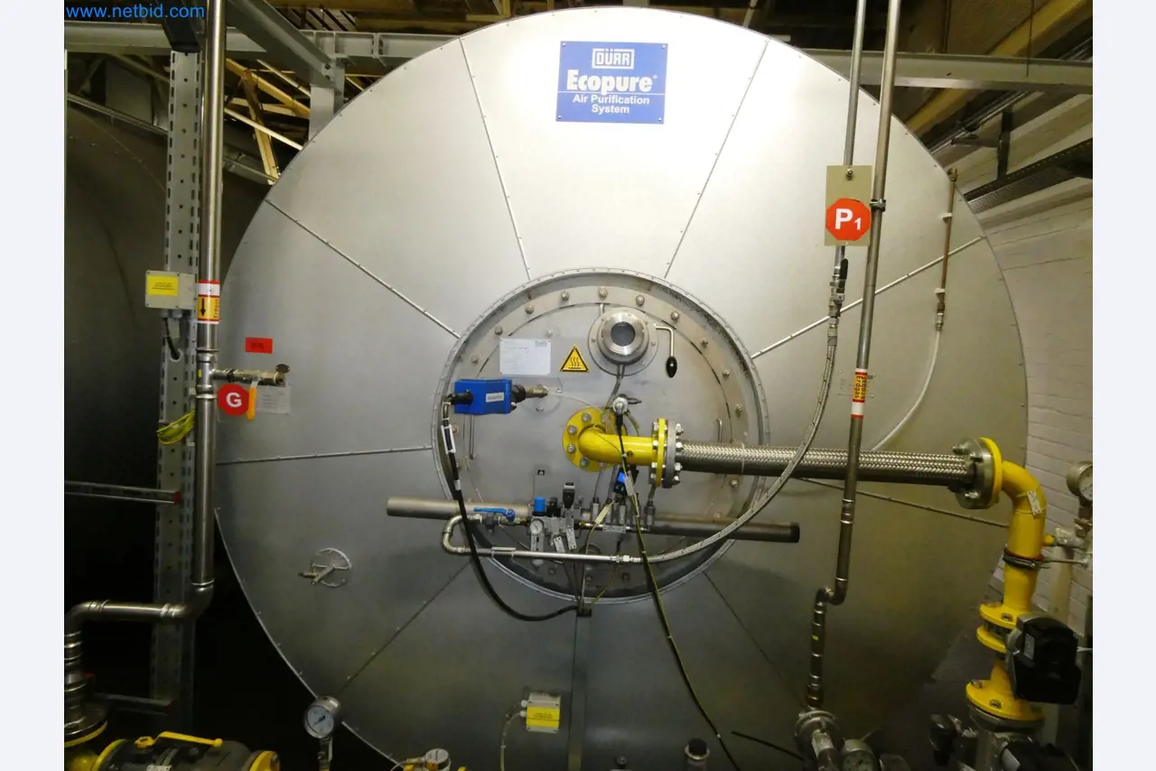 Roboty, svařovací zařízení a montážní příslušenství z automobilového průmyslu-6