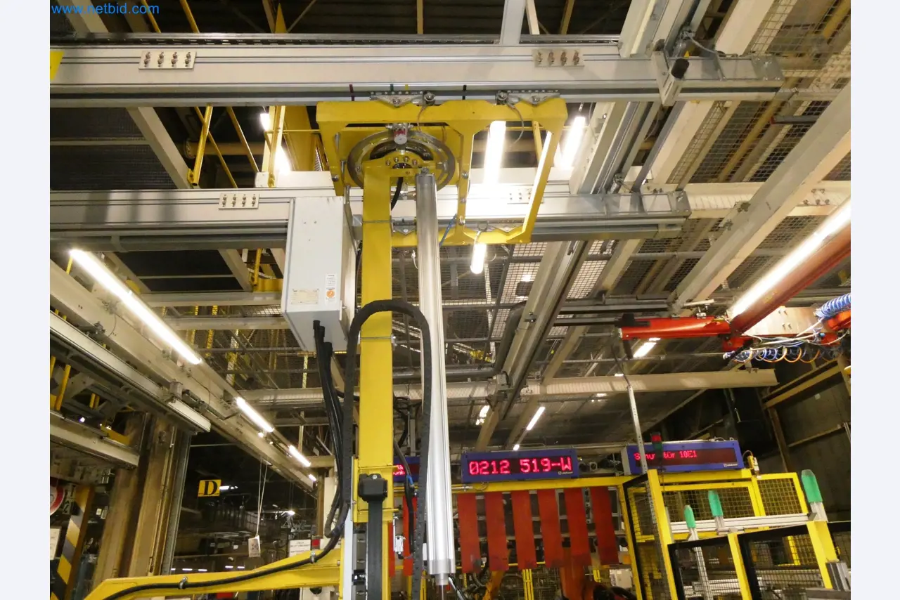 Roboty, svařovací zařízení a montážní příslušenství z automobilového průmyslu-3