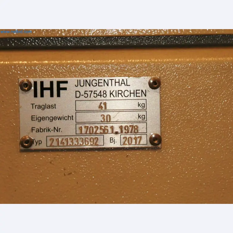 Roboty, svařovací zařízení a montážní příslušenství z automobilového průmyslu-4