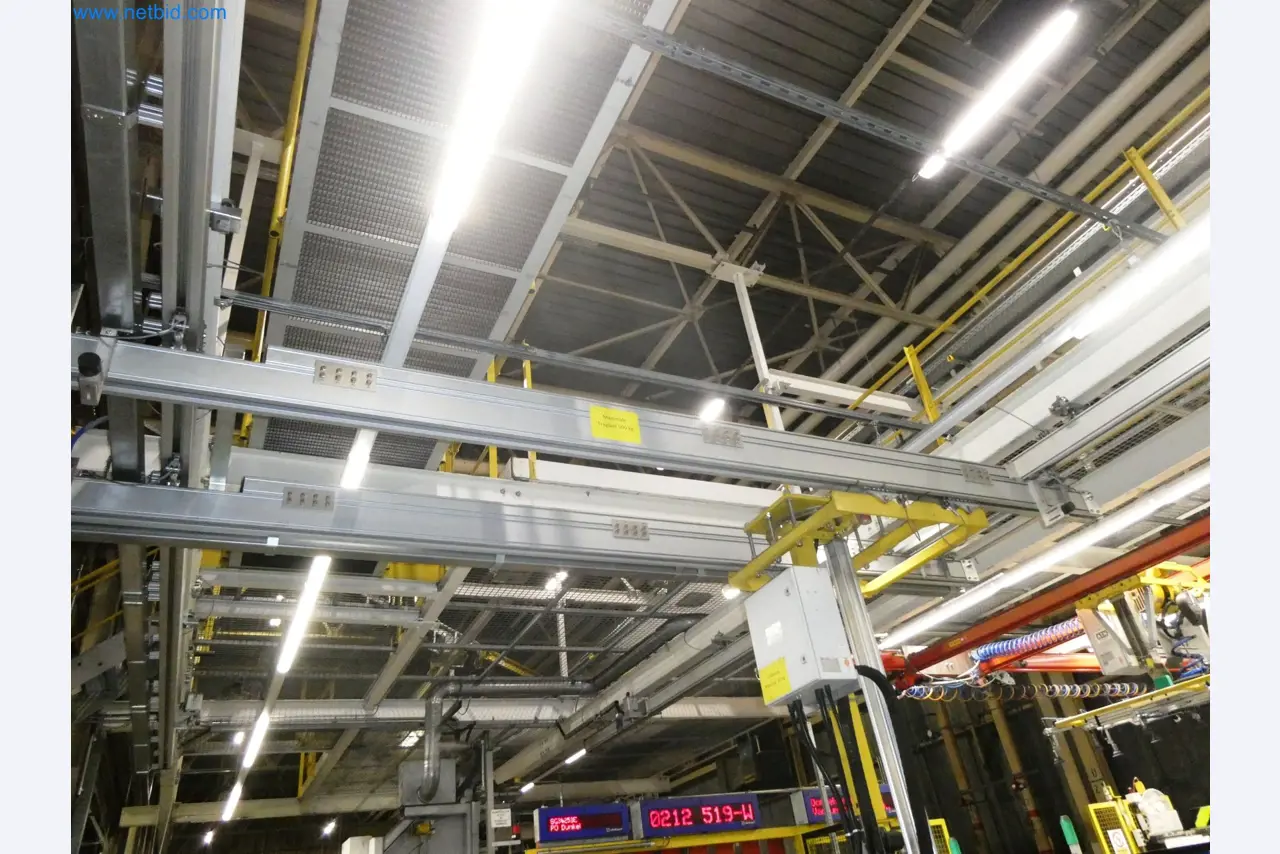 Roboty, svařovací zařízení a montážní příslušenství z automobilového průmyslu-6