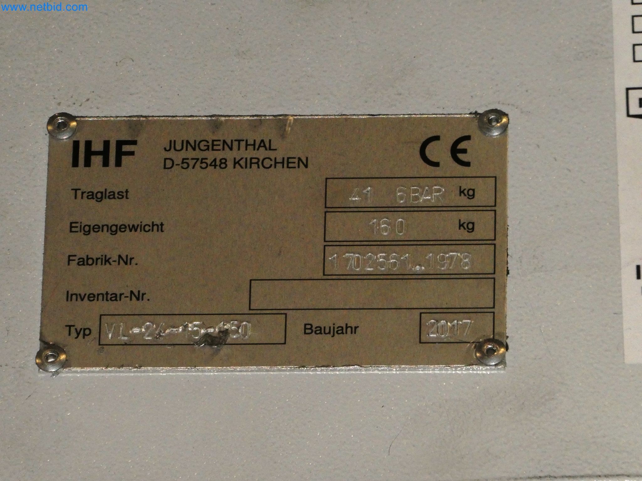 Roboty, svařovací zařízení a montážní příslušenství z automobilového průmyslu-7