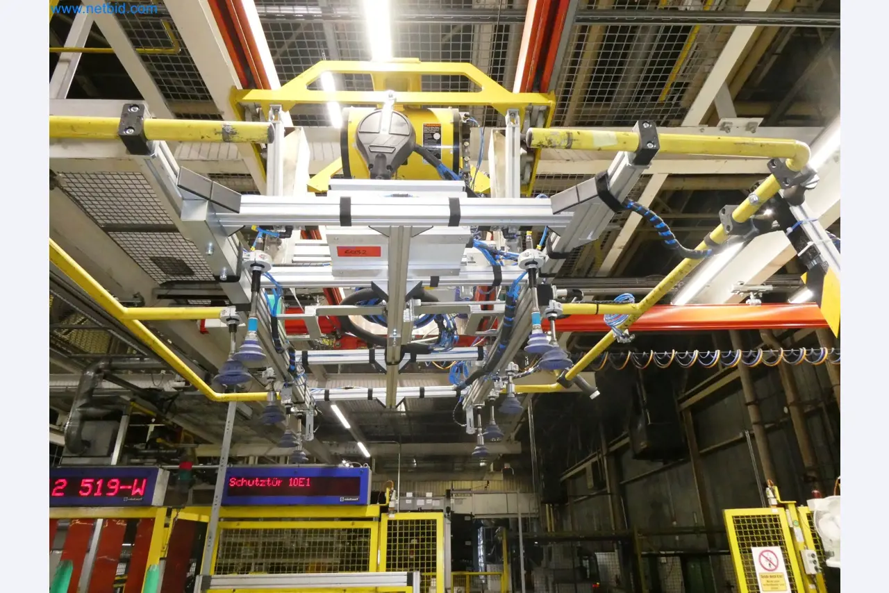 Roboty, svařovací zařízení a montážní příslušenství z automobilového průmyslu-1