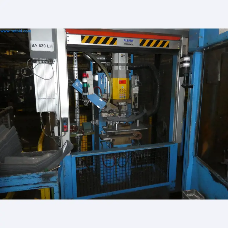 Robots, equipos de soldadura y accesorios de montaje de la industria del automóvil-1