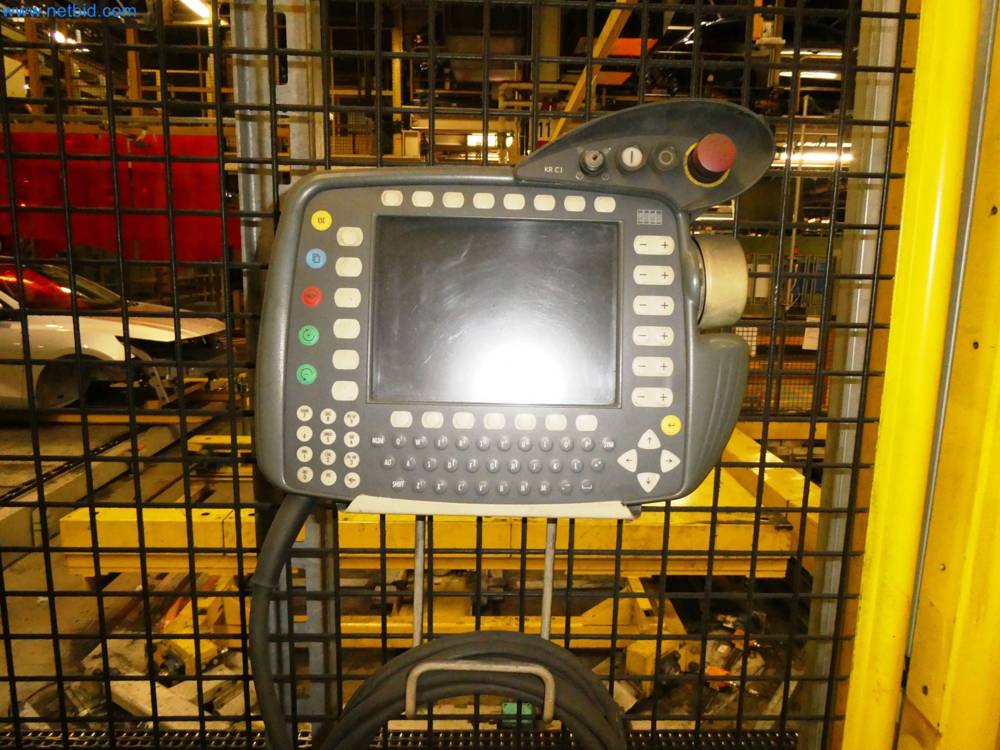 Roboty, svařovací zařízení a montážní příslušenství z automobilového průmyslu-3