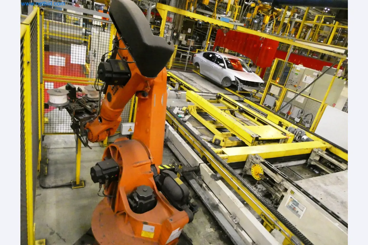 Roboty, svařovací zařízení a montážní příslušenství z automobilového průmyslu-7