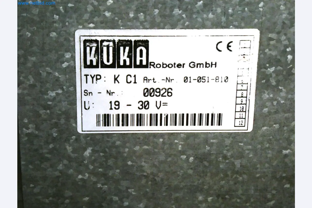 Roboty, svařovací zařízení a montážní příslušenství z automobilového průmyslu-9