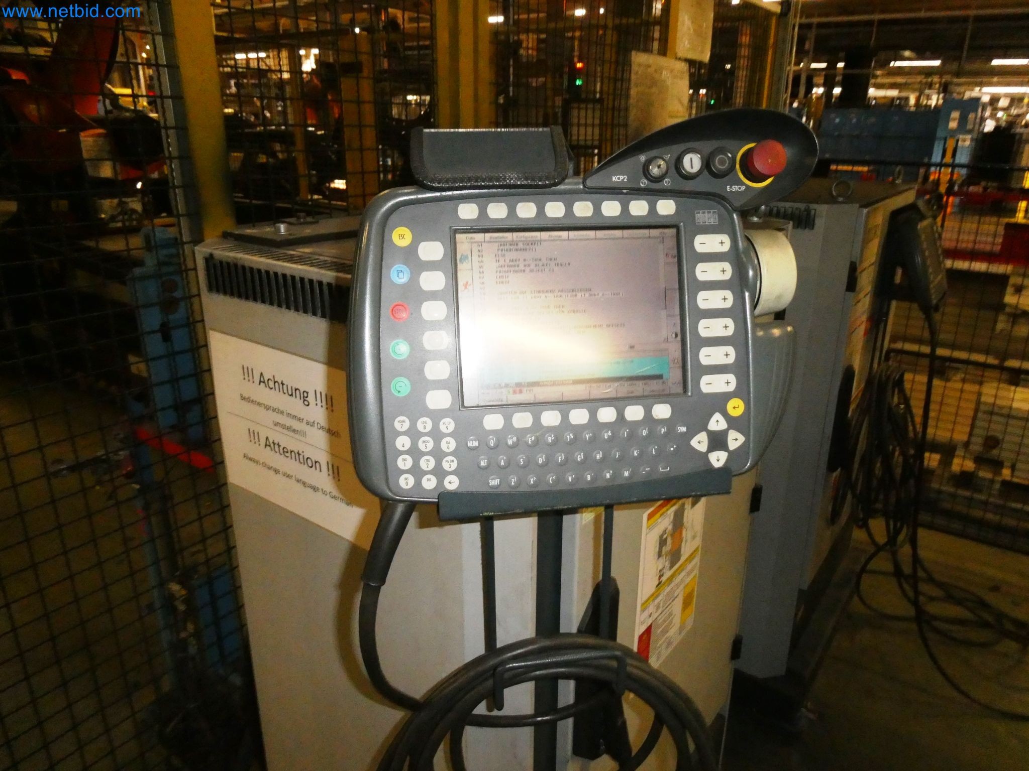 Roboty, svařovací zařízení a montážní příslušenství z automobilového průmyslu-14