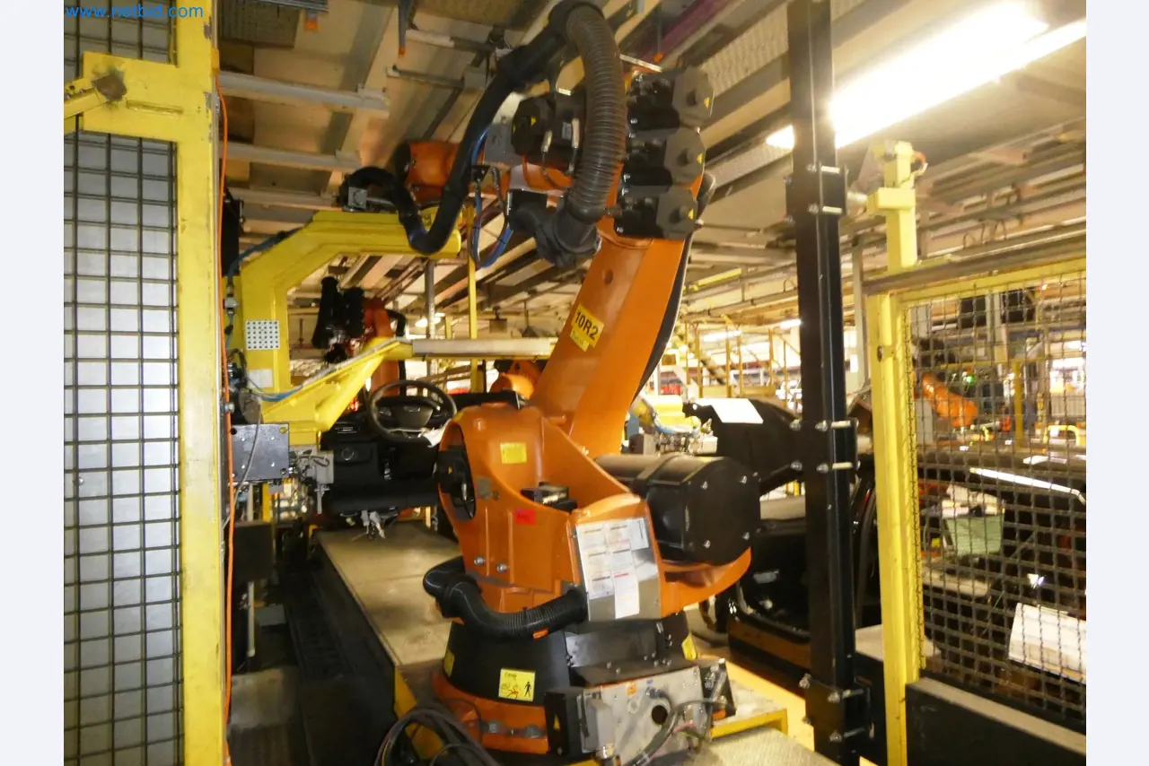 Roboty, svařovací zařízení a montážní příslušenství z automobilového průmyslu-18