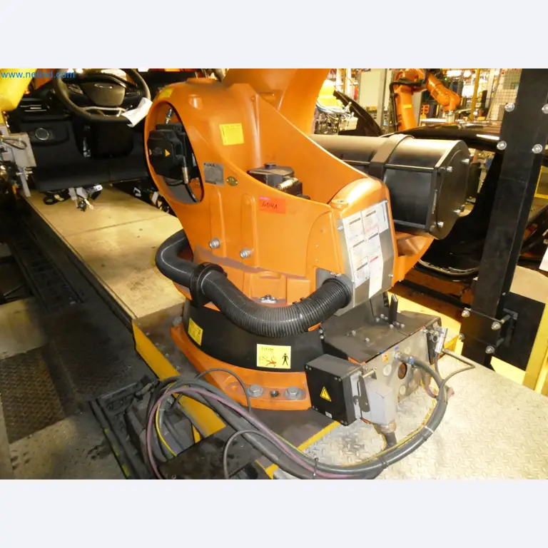 Roboty, svařovací zařízení a montážní příslušenství z automobilového průmyslu-20