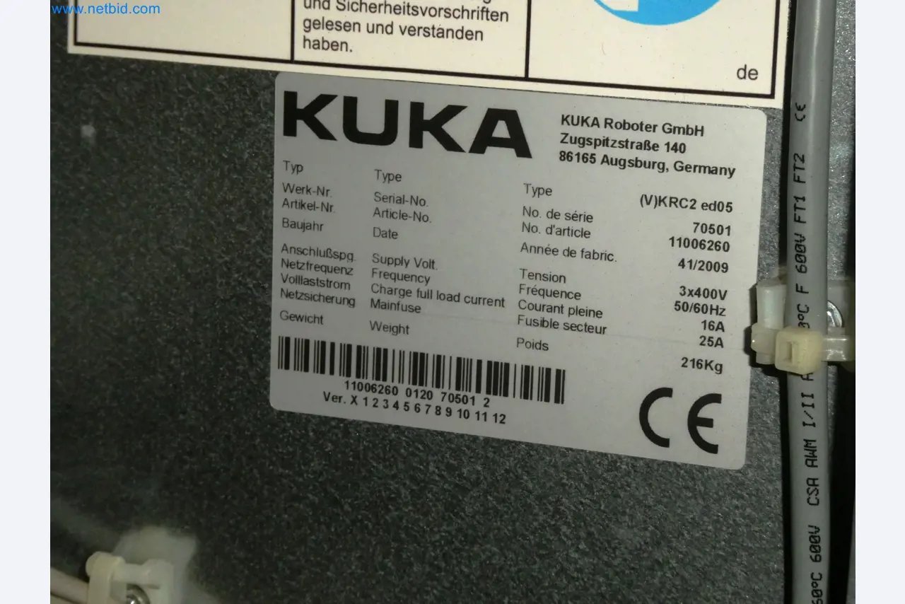 Roboty, svařovací zařízení a montážní příslušenství z automobilového průmyslu-5