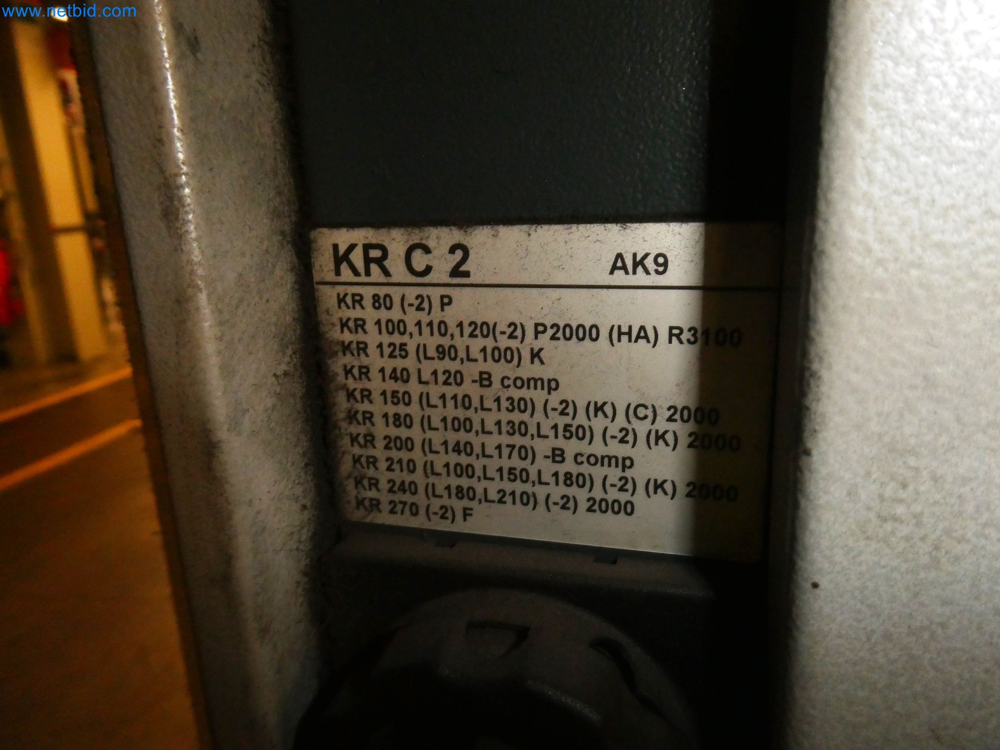 Roboty, svařovací zařízení a montážní příslušenství z automobilového průmyslu-6