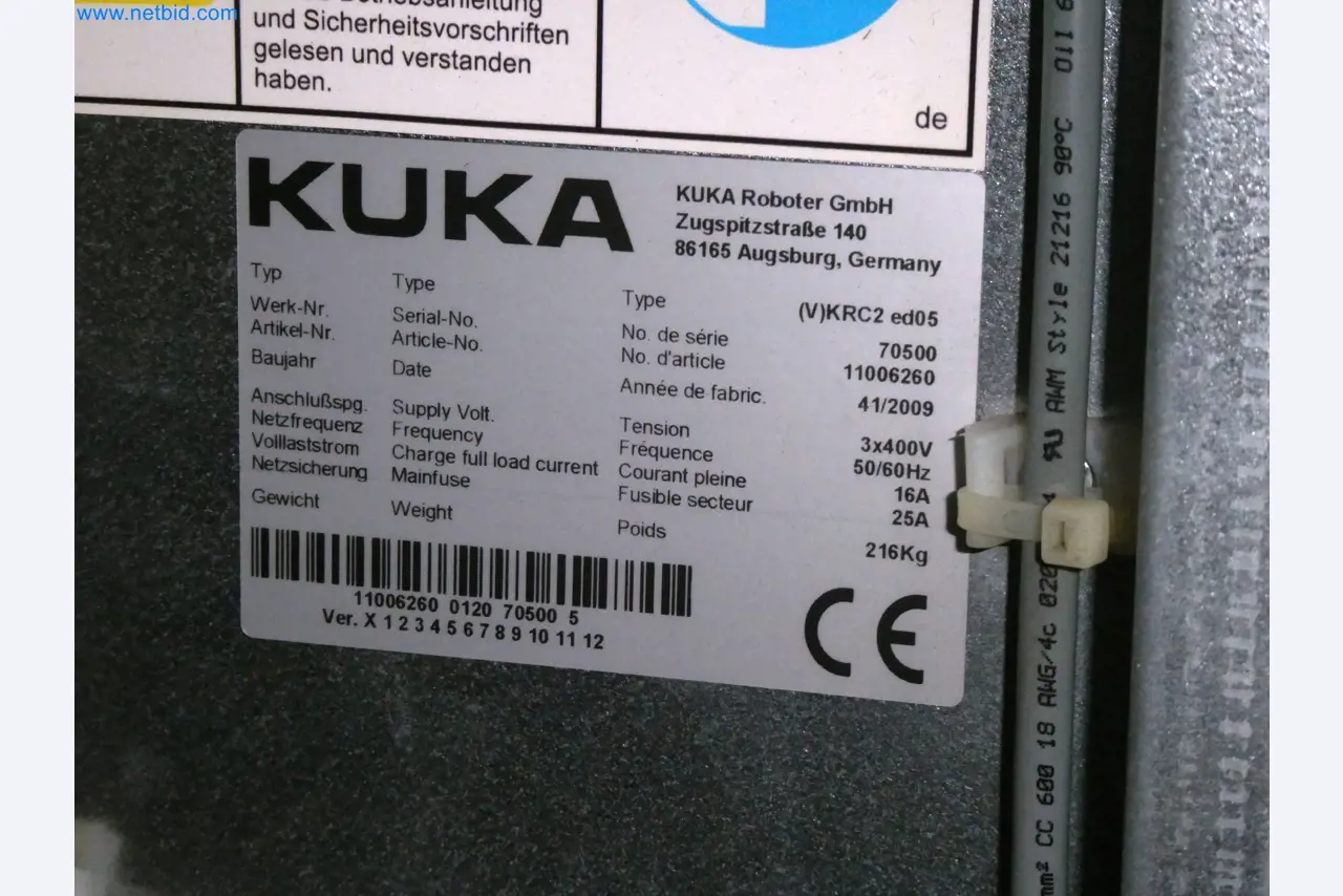 Roboty, svařovací zařízení a montážní příslušenství z automobilového průmyslu-8