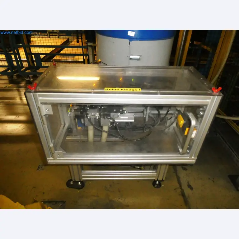 Roboty, svařovací zařízení a montážní příslušenství z automobilového průmyslu-11