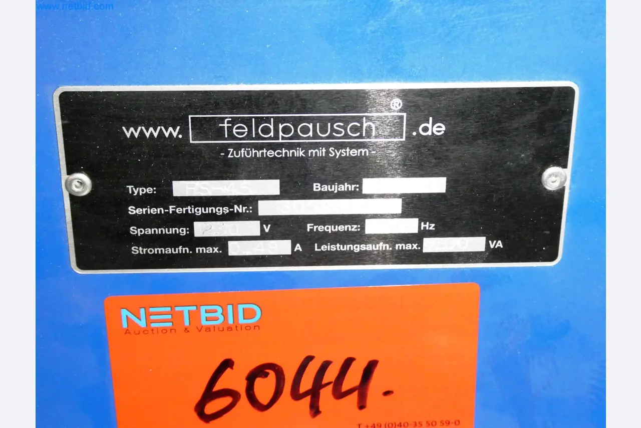 Roboty, svařovací zařízení a montážní příslušenství z automobilového průmyslu-12