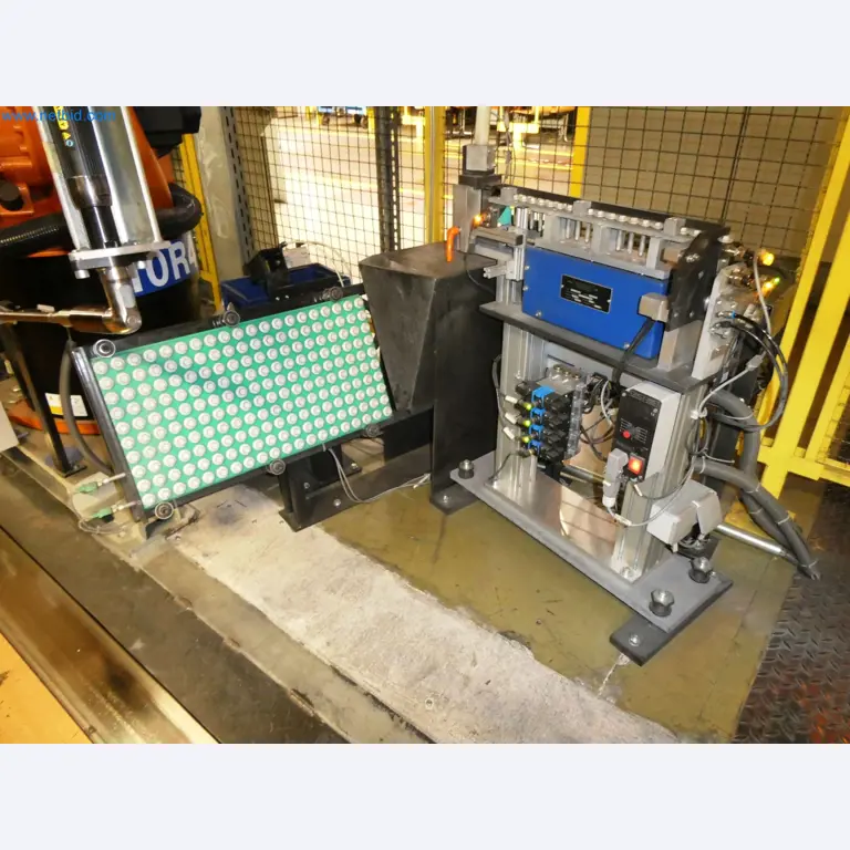 Roboty, svařovací zařízení a montážní příslušenství z automobilového průmyslu-2