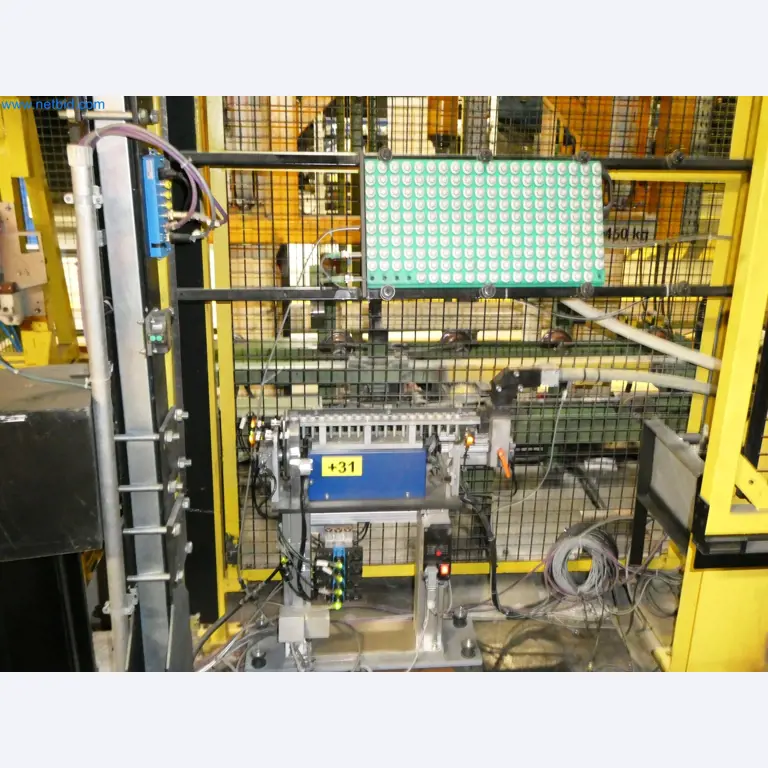 Roboty, svařovací zařízení a montážní příslušenství z automobilového průmyslu-4