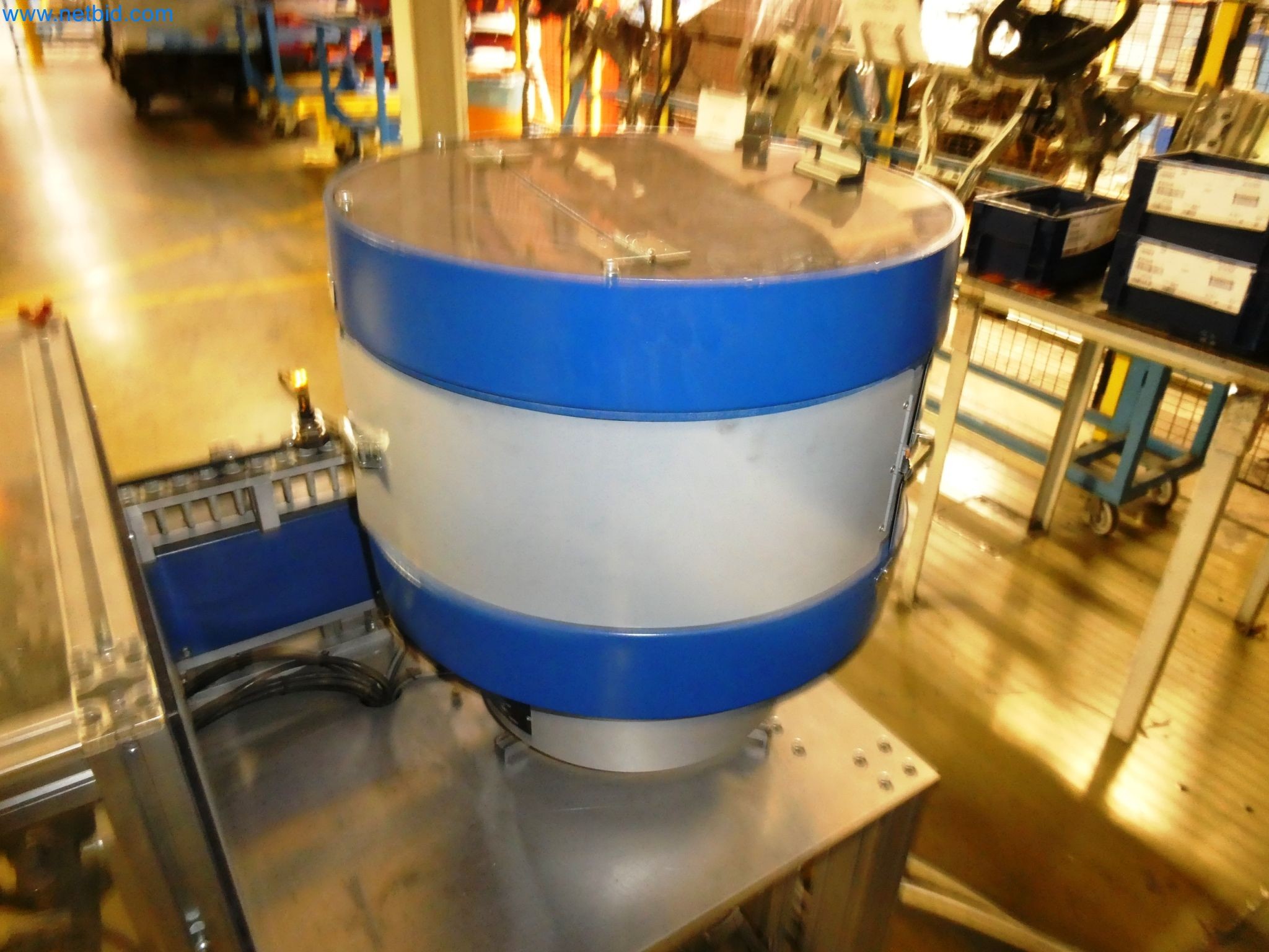 Roboty, svařovací zařízení a montážní příslušenství z automobilového průmyslu-5