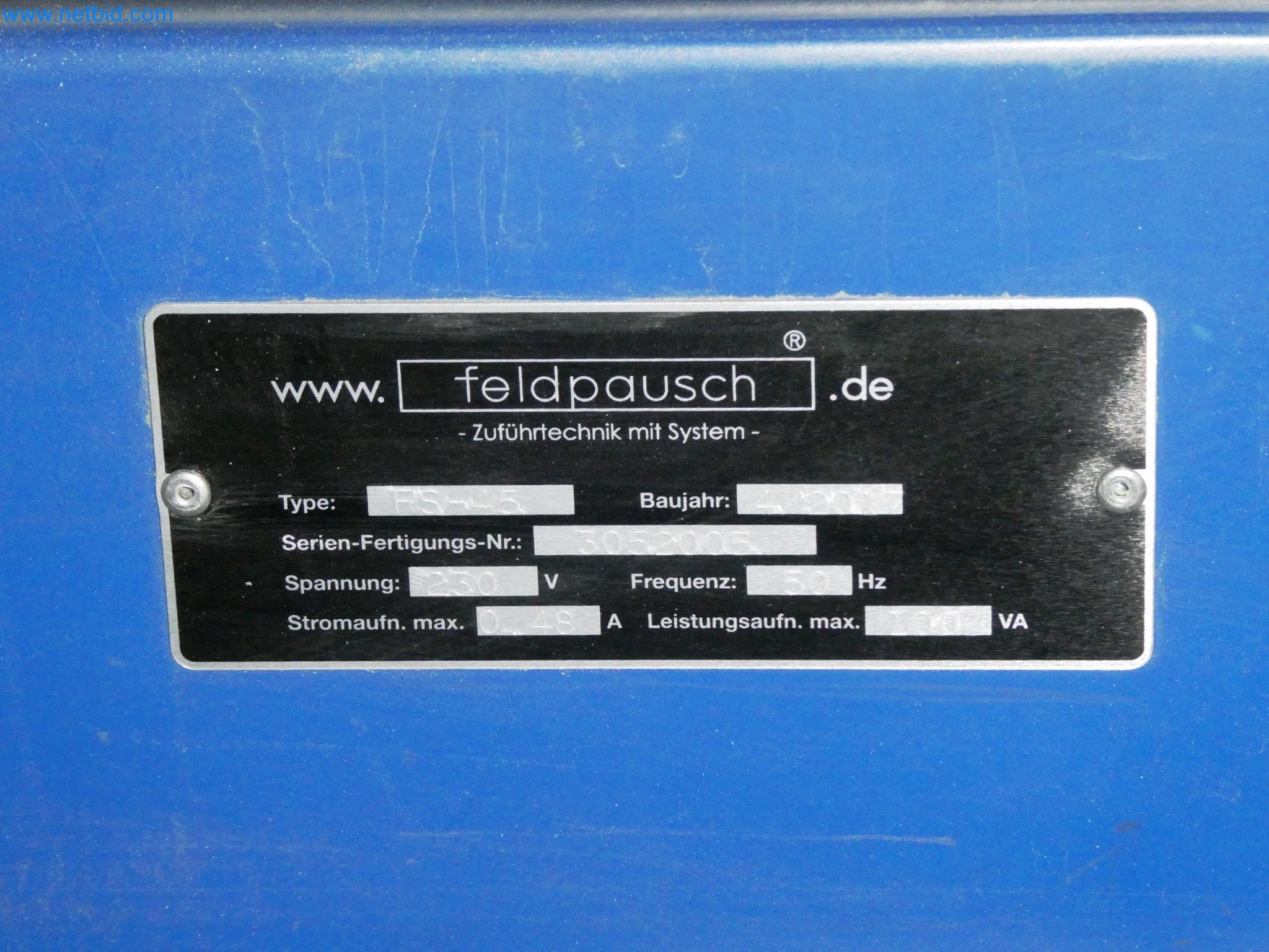 Roboty, svařovací zařízení a montážní příslušenství z automobilového průmyslu-6